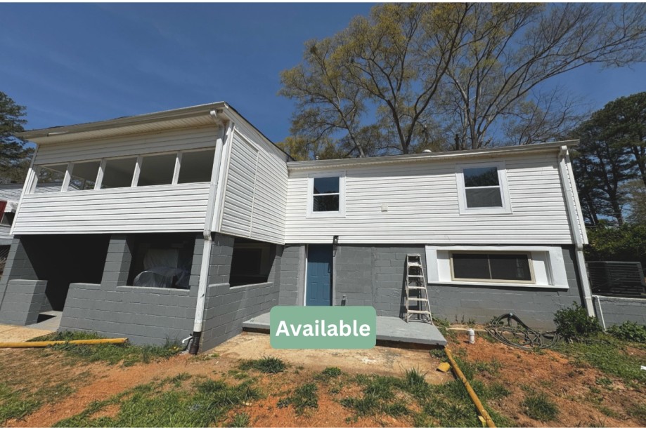 House in Mableton - 1099 (B)-1