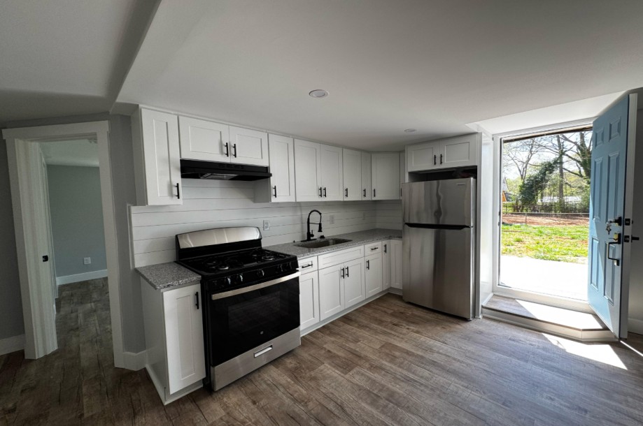 House in Mableton - 1099 (B)-3