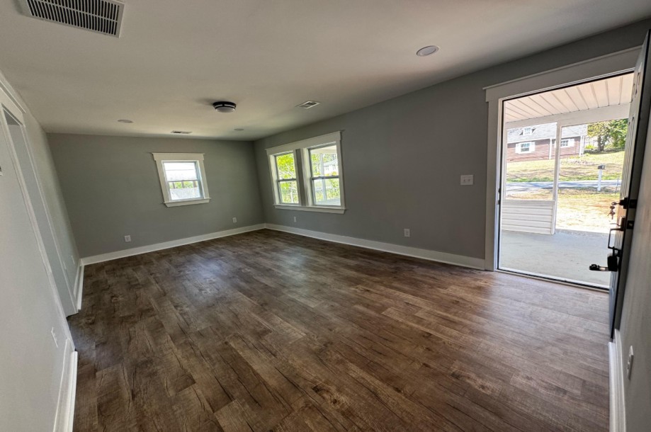 House in Mableton - 1099 (A)-16