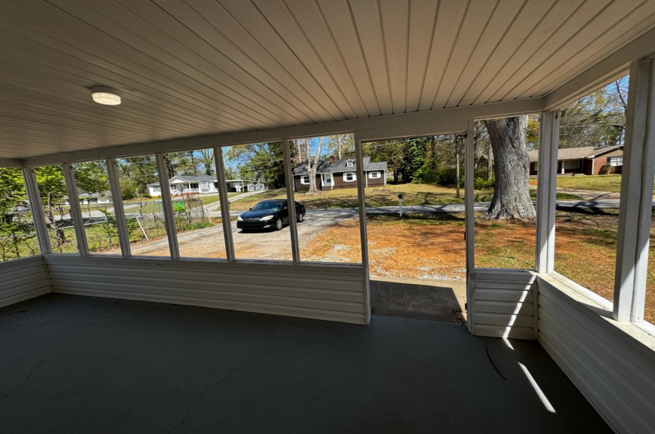 House in Mableton - 1099 (A)-17