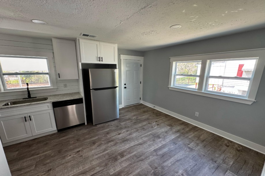 House in Mableton - 1099 (A)-5